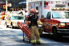 "FDNY Paramedics / EMT´s"...