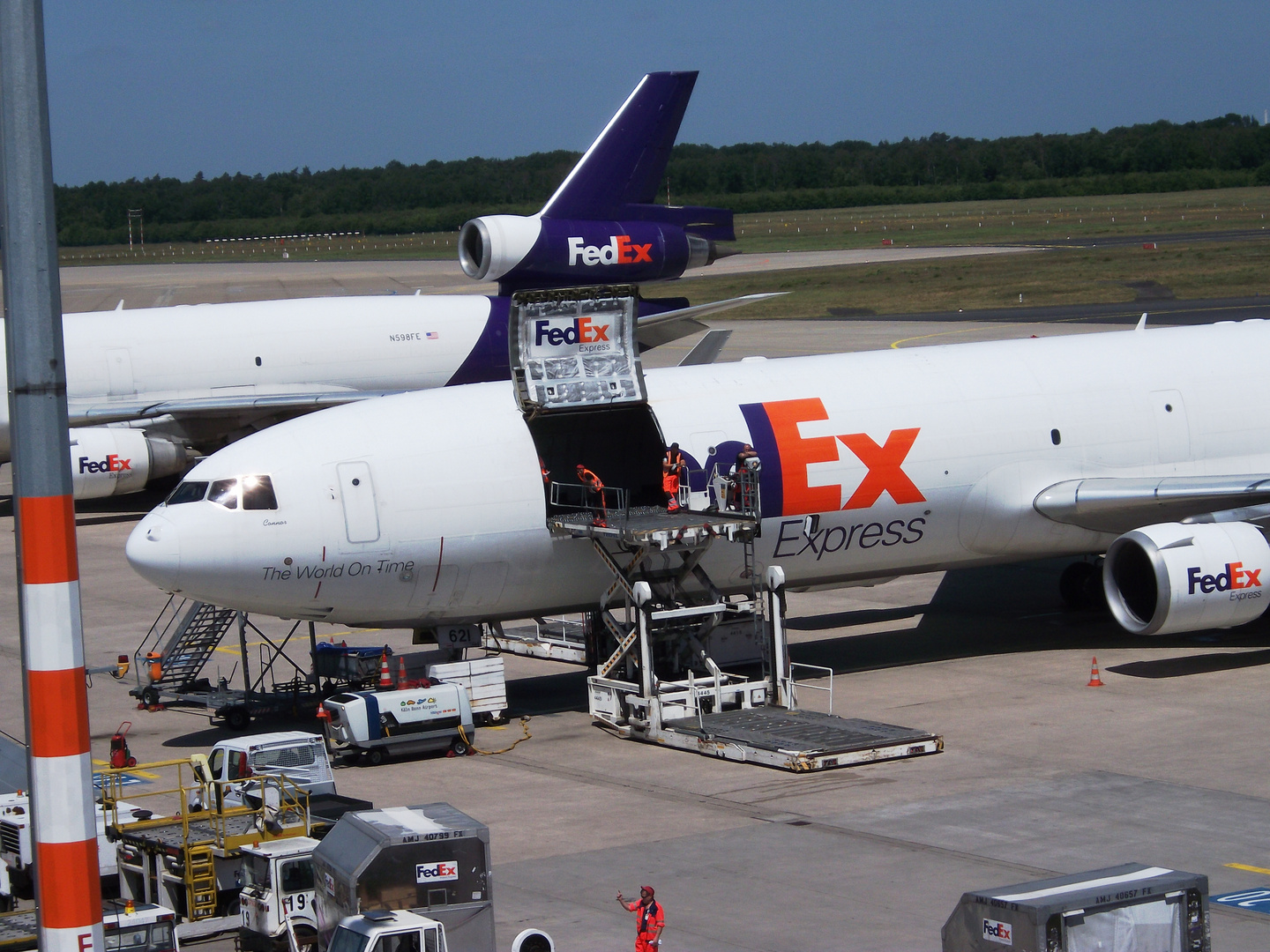 FDX MD11 bei Be - und Entladung