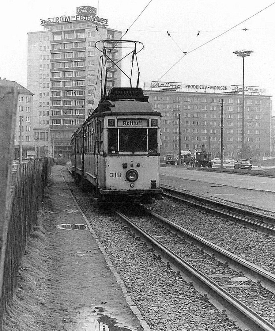 Februar 1984 Karl Marx Stadt einer der letzten Dreiwagenzüge