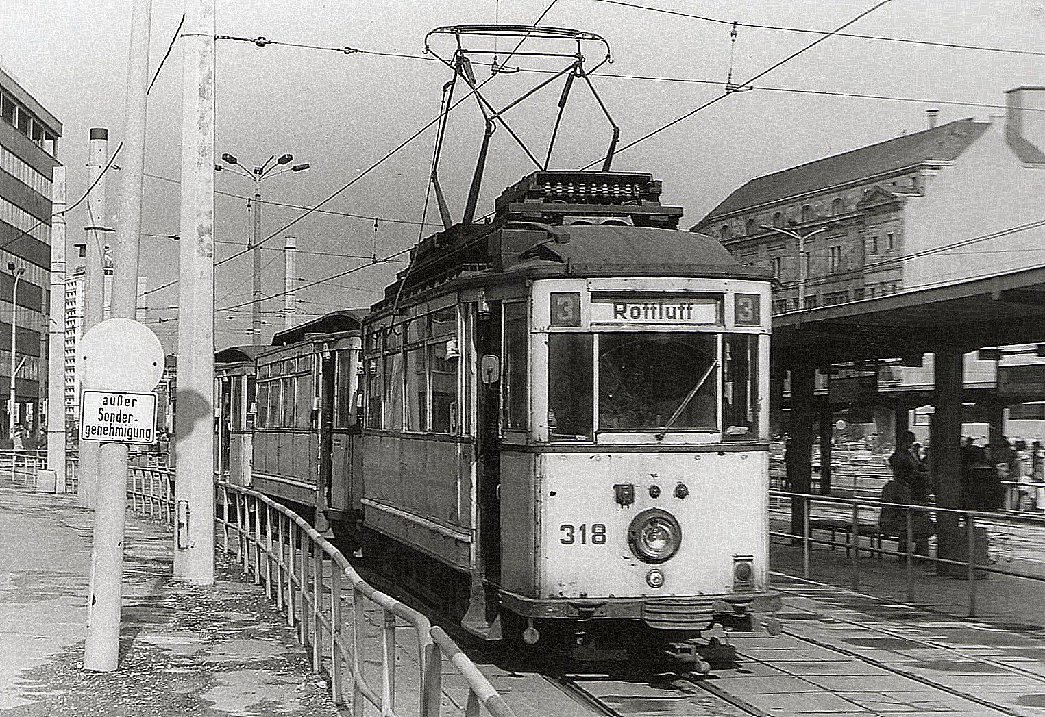 Februar 1984 Karl Marx Stadt . Einer der letzten Dreiwagenzüge