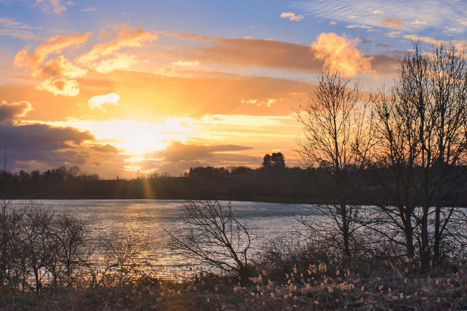 Februarabend am Weiher