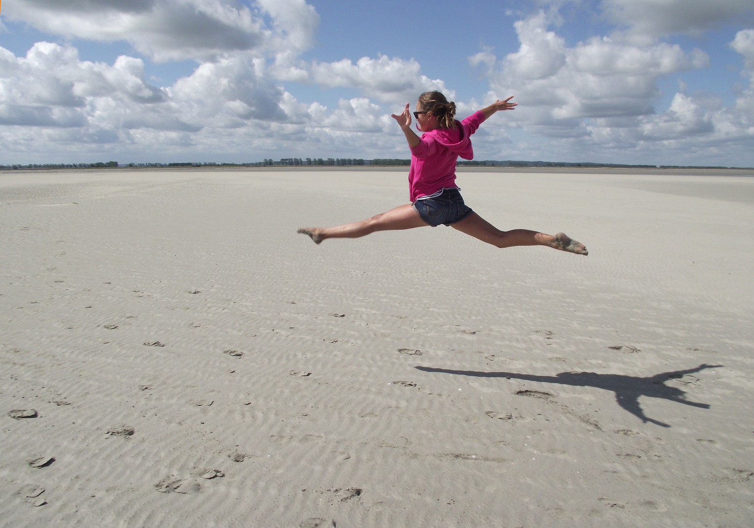 Federleicht in die Lüfte im Wattstrand vom Mont-Saint-Michel