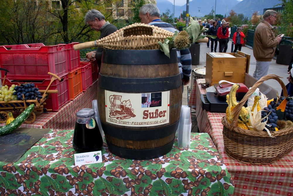 Federweisser beim Traubenfest in Meran