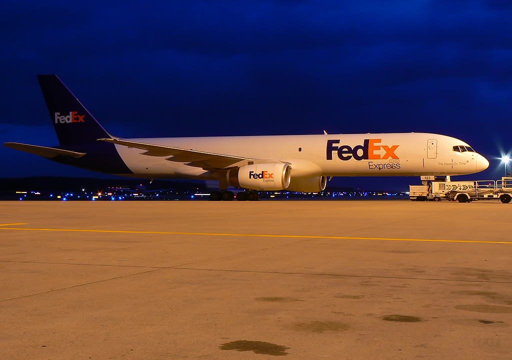FedEx Boeing 757-204F N923FD