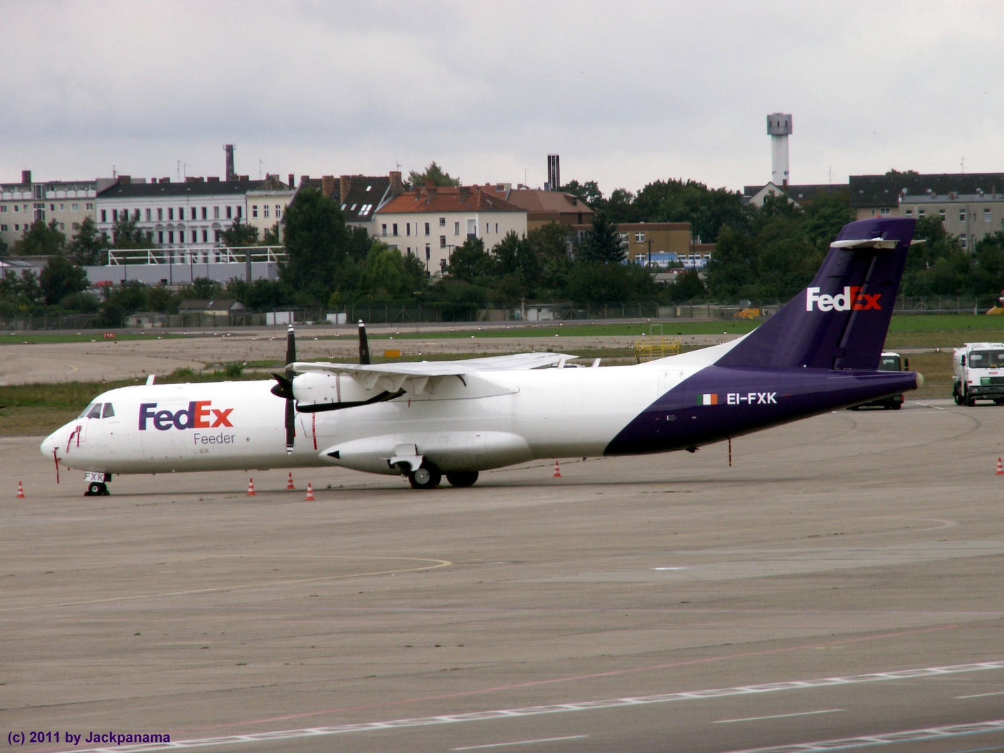 FedEx-Frachtflugzeug in Berlin-Tempelhof