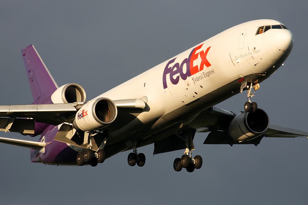 FedEx in schönem Abendlicht