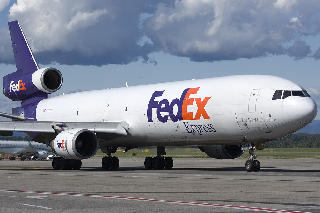 FedEx taxiing