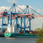 Feeder am Containerterminal Hamburg Altenwerder