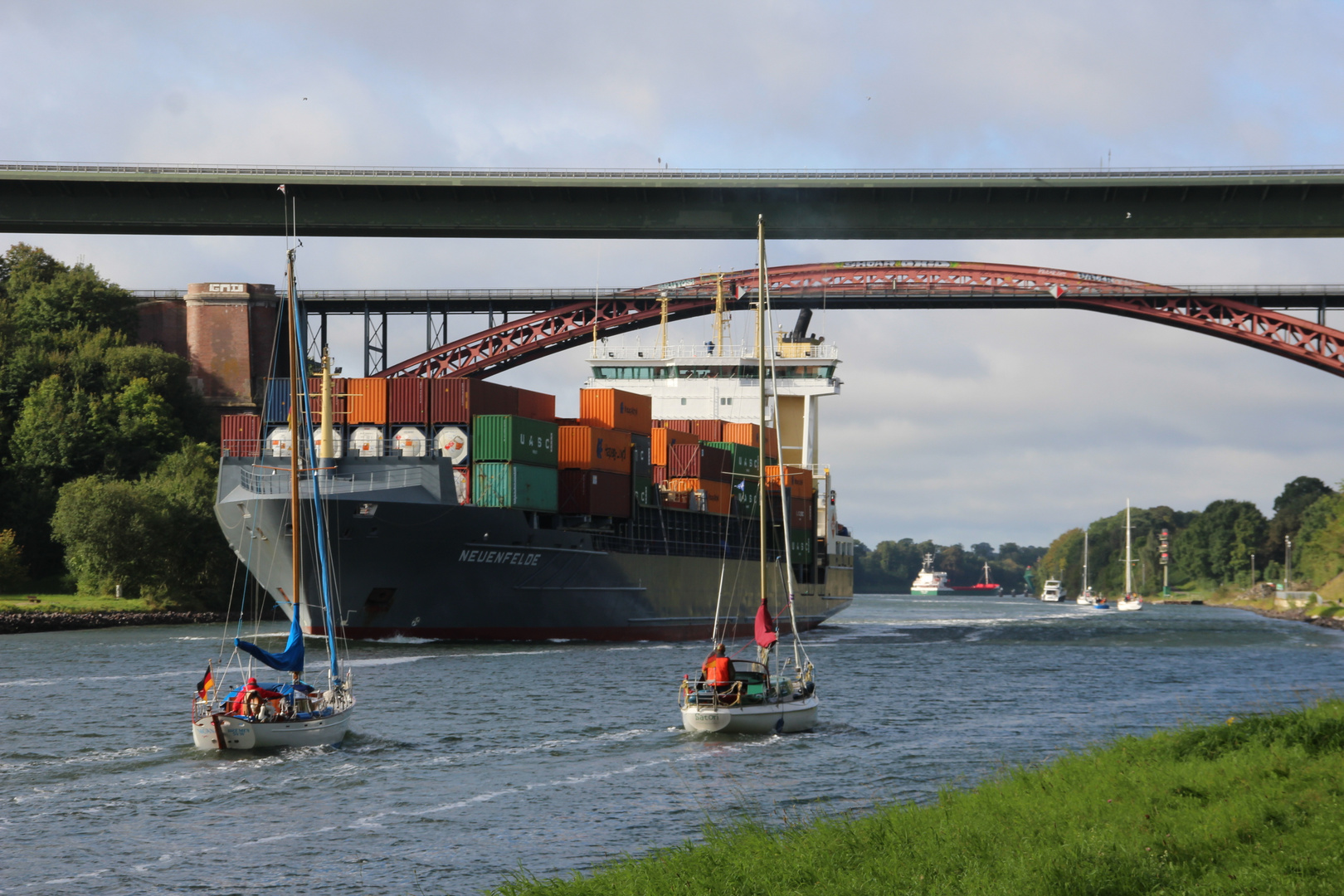 Feeder-Containerschiff  NEUENFELDE