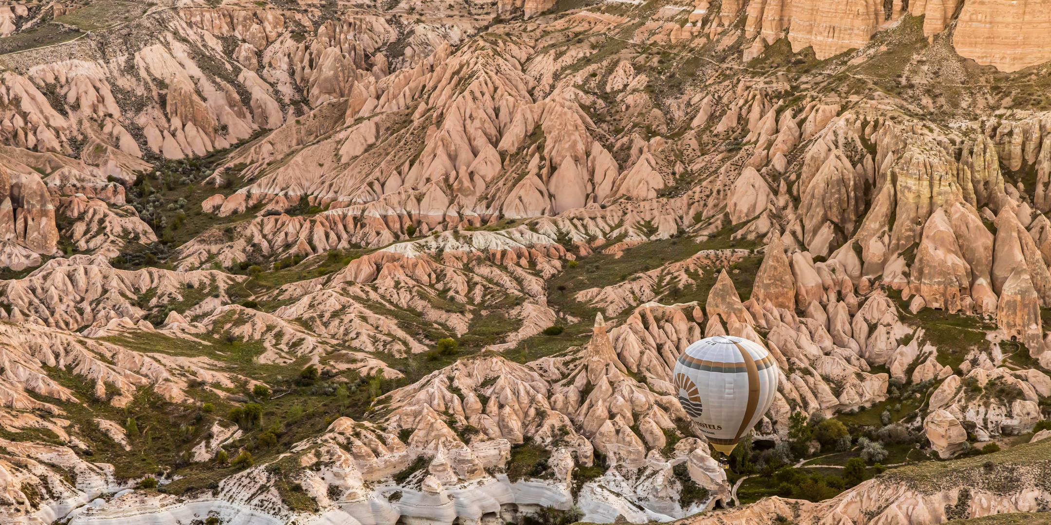 Feenkamine aus der Luft / Fairy chimneys from the air