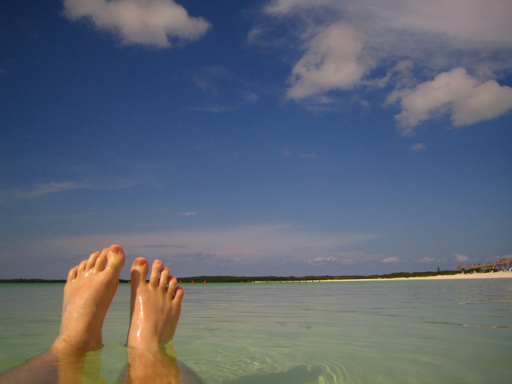 Feet meets Beach