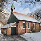 Fegedienst bei der alten Spiekerooger Inselkirche