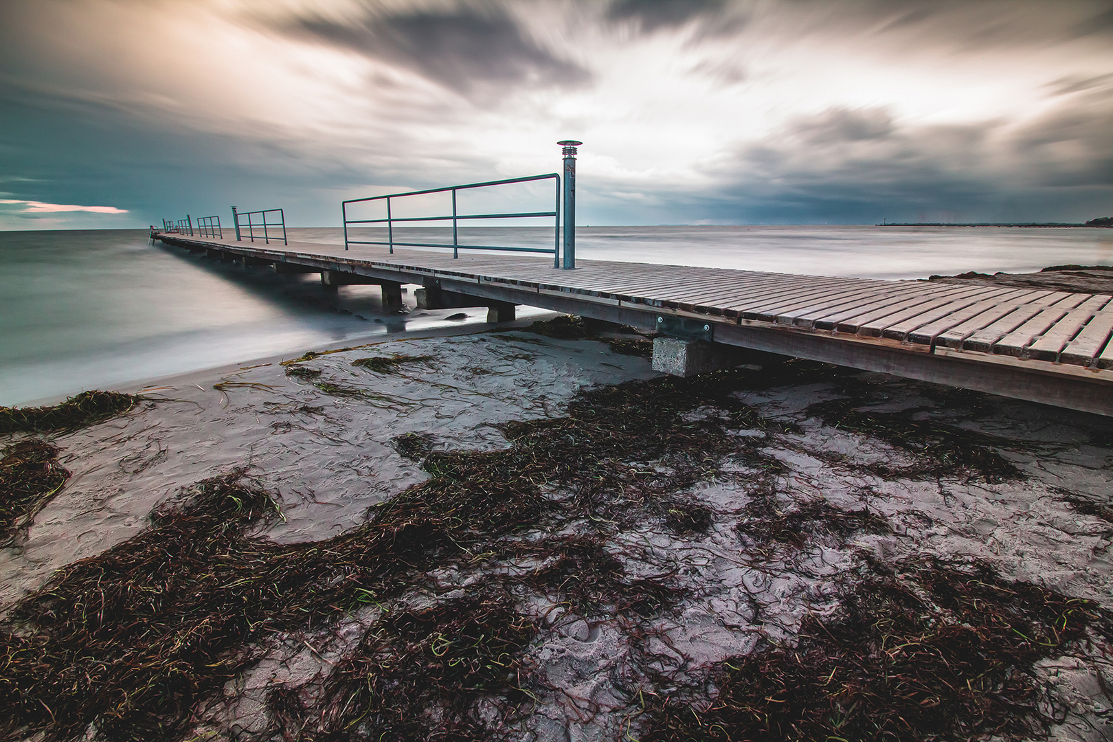 Fehmarn ziehende Wolken übern Steg