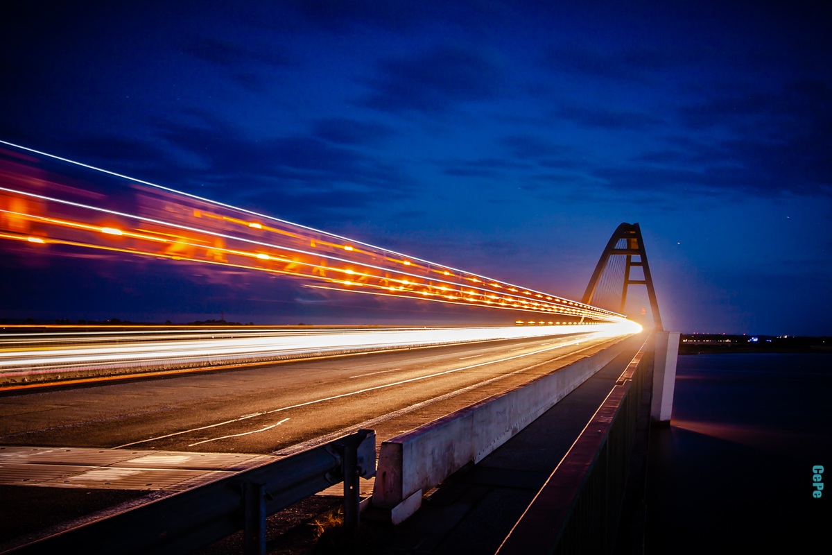 Fehmarnsundbrücke bei Nacht