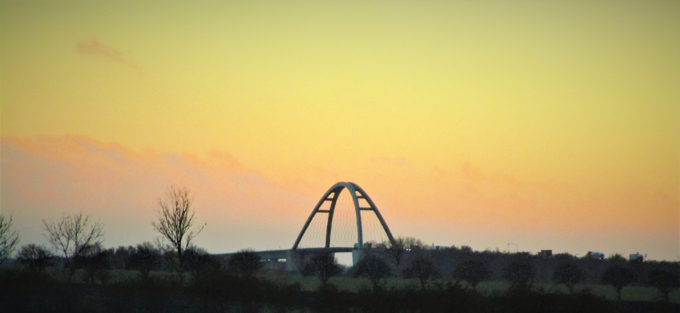 Fehmarnsundbrücke im Sonnenuntergang 