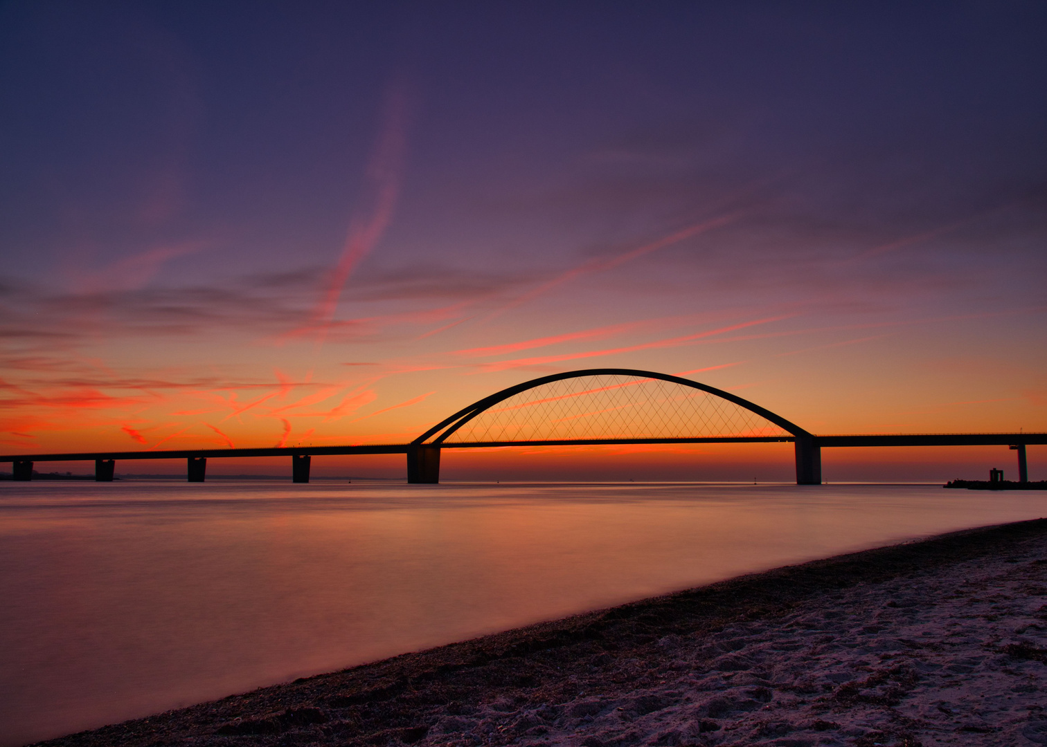 Fehmarnsundbrücke im Sonnenuntergang