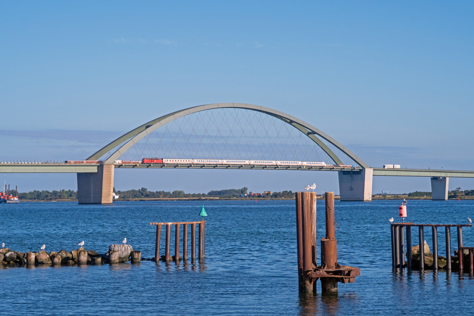 Fehmarnsundbrücke mit Lätzchen-Lok