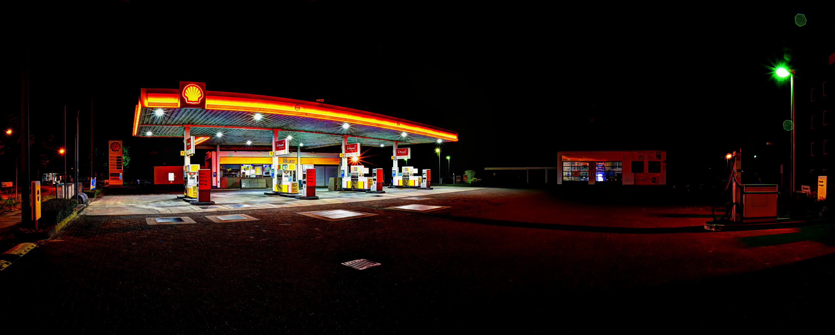 Feierabend an der Tankstelle Foto &amp; Bild | energie, digiart