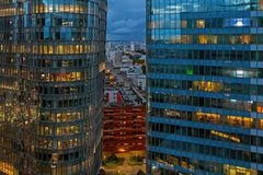 Feierabend in der Bürovorstadt La Defense.