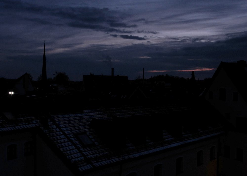 Feierabendbild - Fenster zum anderen Hof III