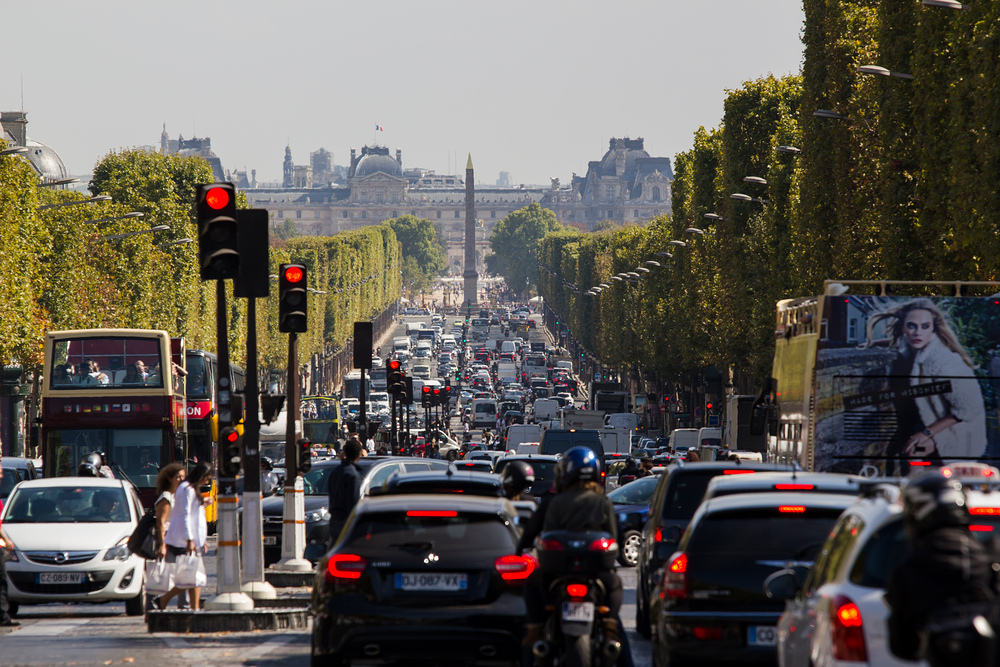 Feierabendverkehr auf den Champs-Elysèes