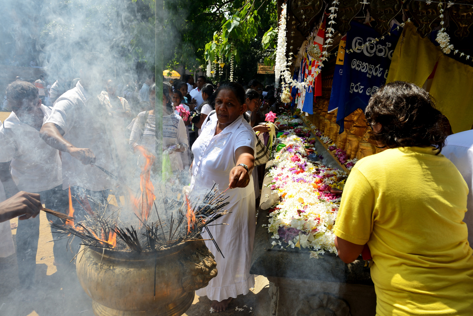 Feiertag im Kelaniya Tempel 1 (Colombo)