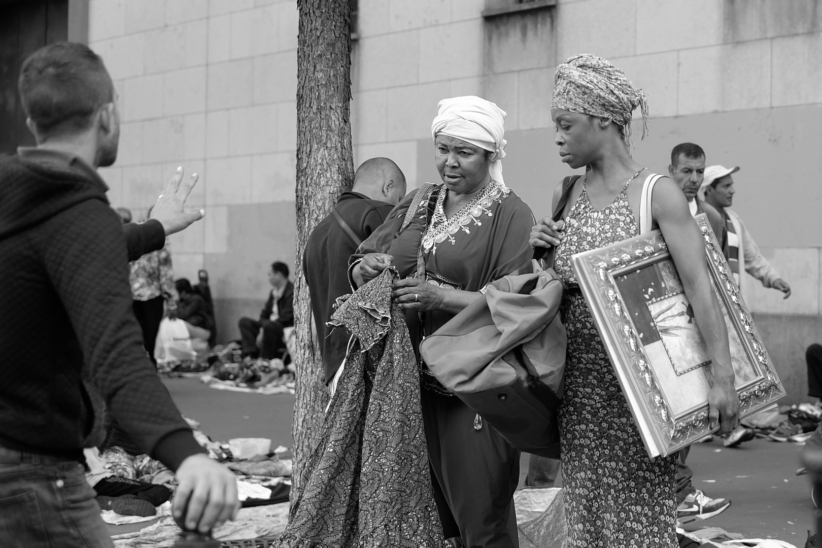 Feilschen um jeden Preis - Straßenmarkt in St. Ouen, Paris