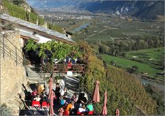 feinen Wein und die wärmende Sonne geniessen