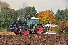 \\\\ /   Feldarbeit im Herbst   \ ////