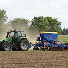 FELDARBEITEN MIT DEN TRAKTOR