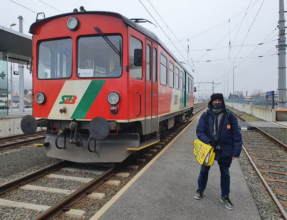 Feldbach am Bahnsteig mit ET2