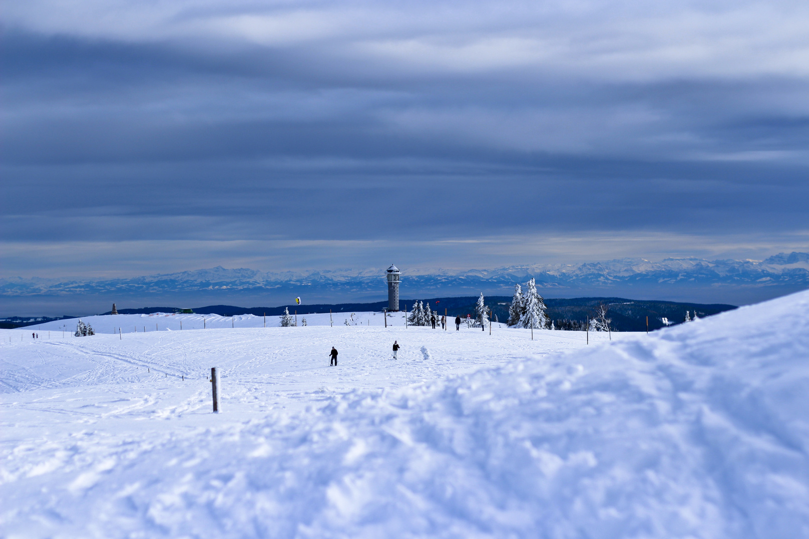 Feldberg im Winter mit intensiven Blautönen