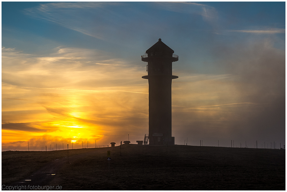 Feldbergturm im Nebel