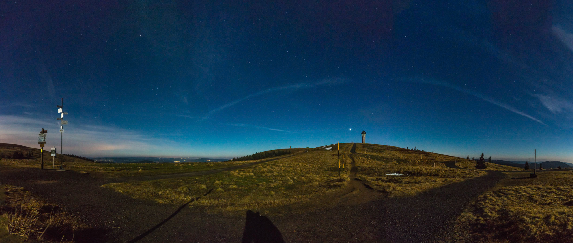 Feldbergturm unter Sternenhimmel