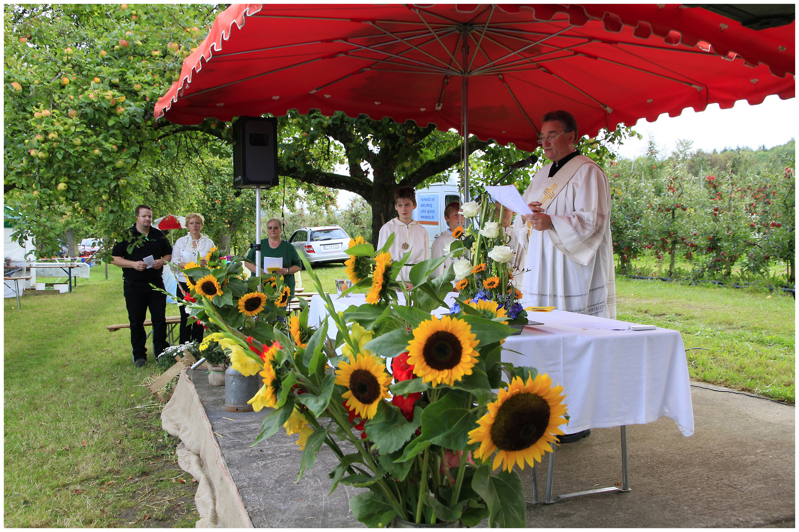 Feldgottesdienst in der Obstanlage…