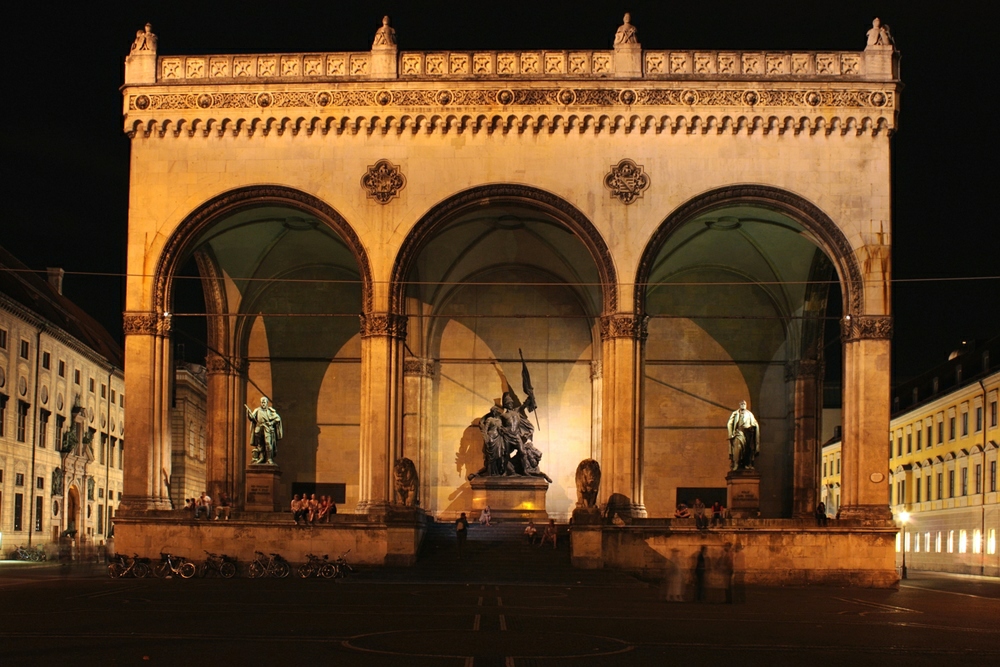 'Feldherrenhalle bei Nacht"