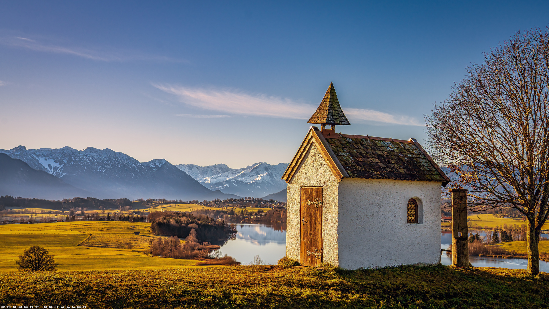 Feldkapelle bei Aidling am Riegsee in Oberbayern.