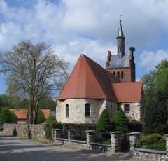 Feldsteinkirche (13. Jahrhundert) im 1000-jährigen Tylsen,