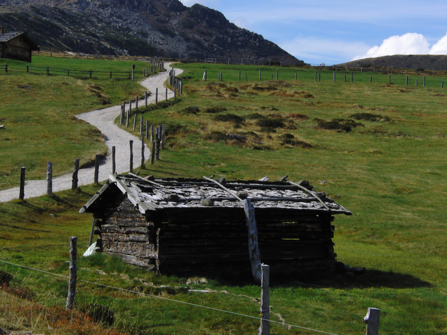 Feldweg aufn der Villanderer Alm