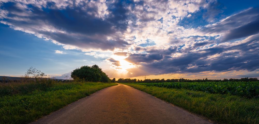 Feldweg bei Barsinghausen kurz vor Sonnenuntergang