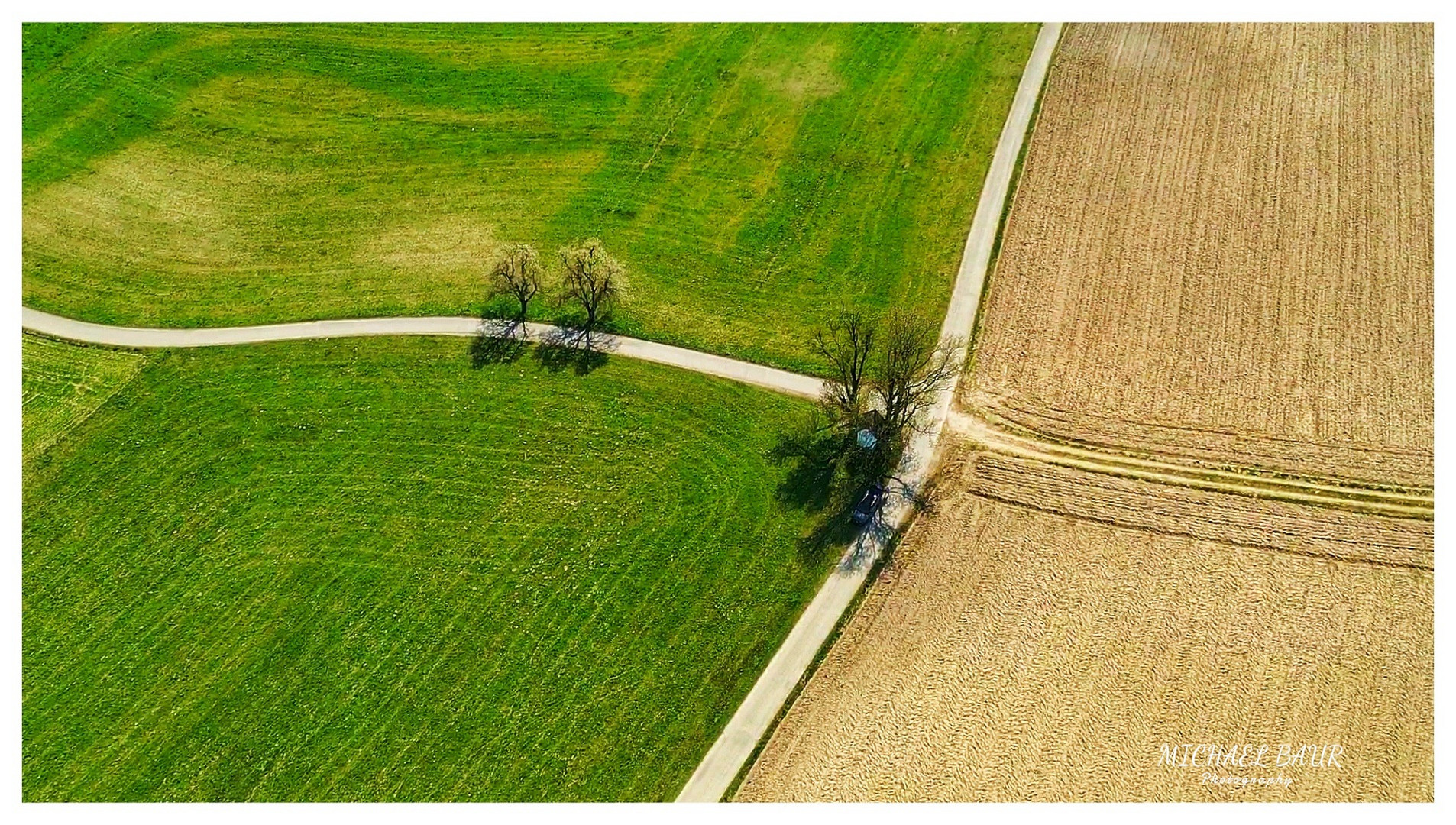 Feldweg-Kreuz