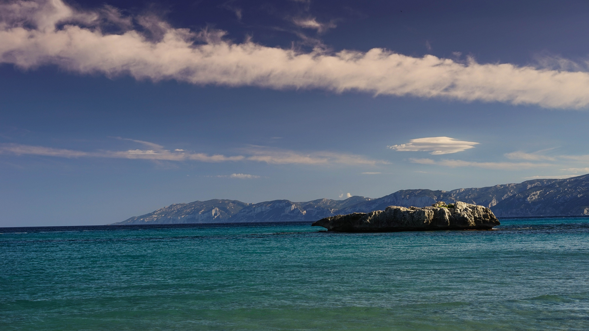 Fels im Meer bei Orosei - Sardinien