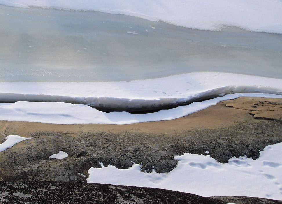 Fels, Schnee und Eis - An der Ostsee