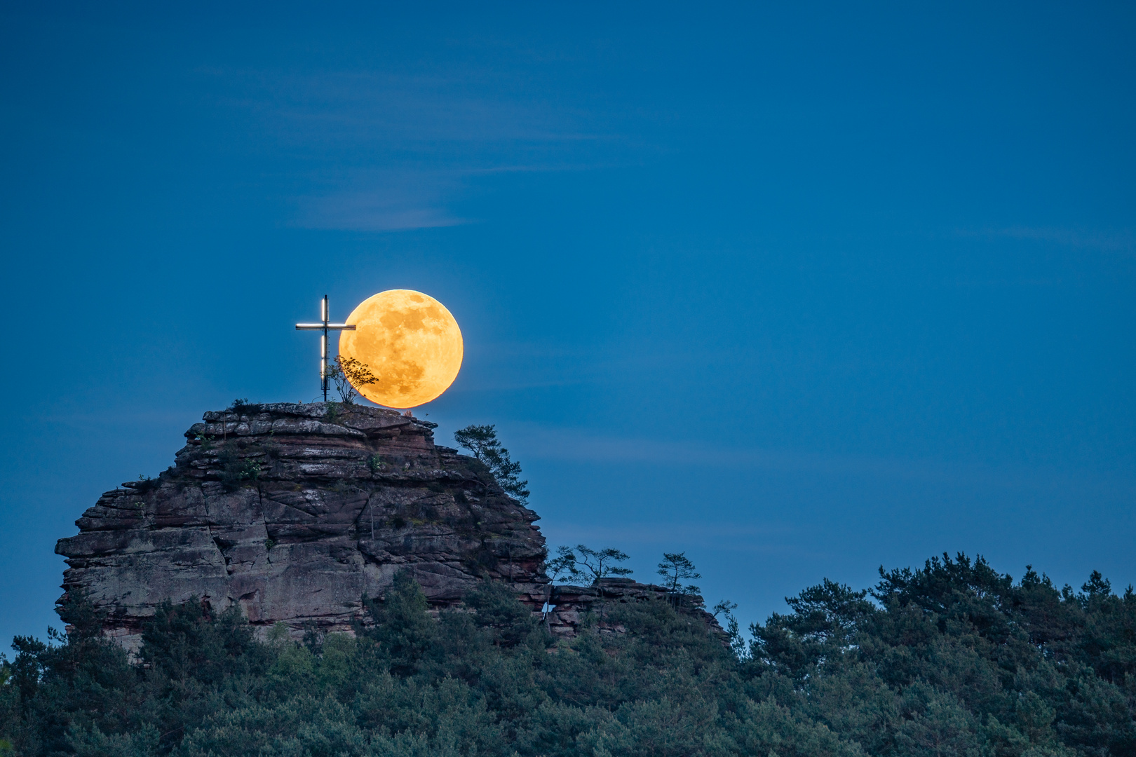 Fels und Mond