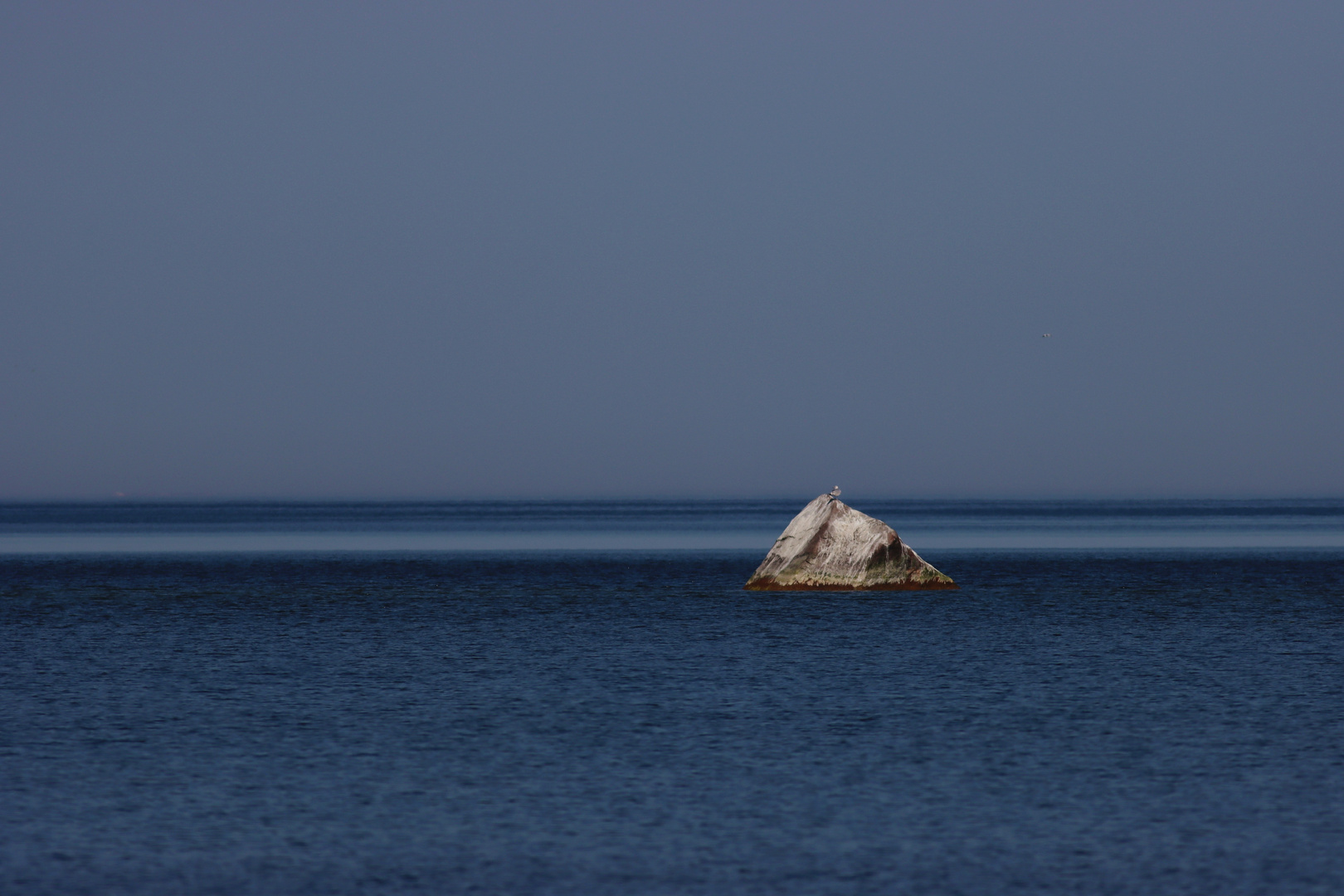 Felsblock im Meer