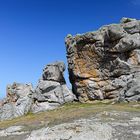 Felsblock mit zwei Gesichtern