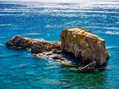 felsbrocken im gleißenden mittagslicht...