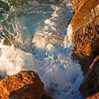 Felsen am Meer am frühen Morgen