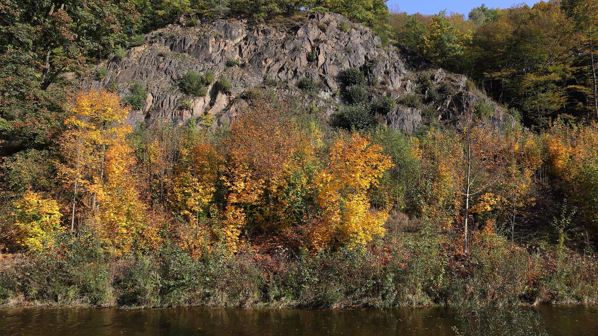 Felsen am rechten Müglitzufer