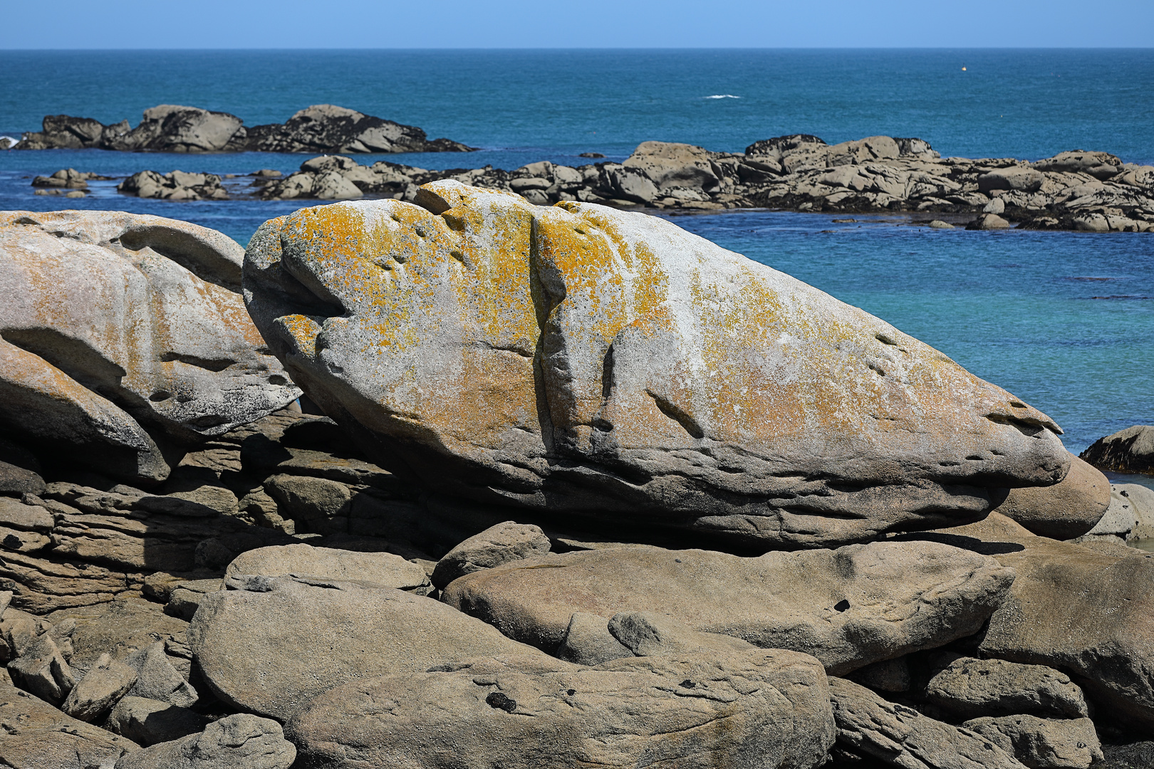 Felsen bei Pontusval - ein versteinerter Fisch?